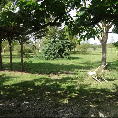 Les Grandes Verdisses Apartment *